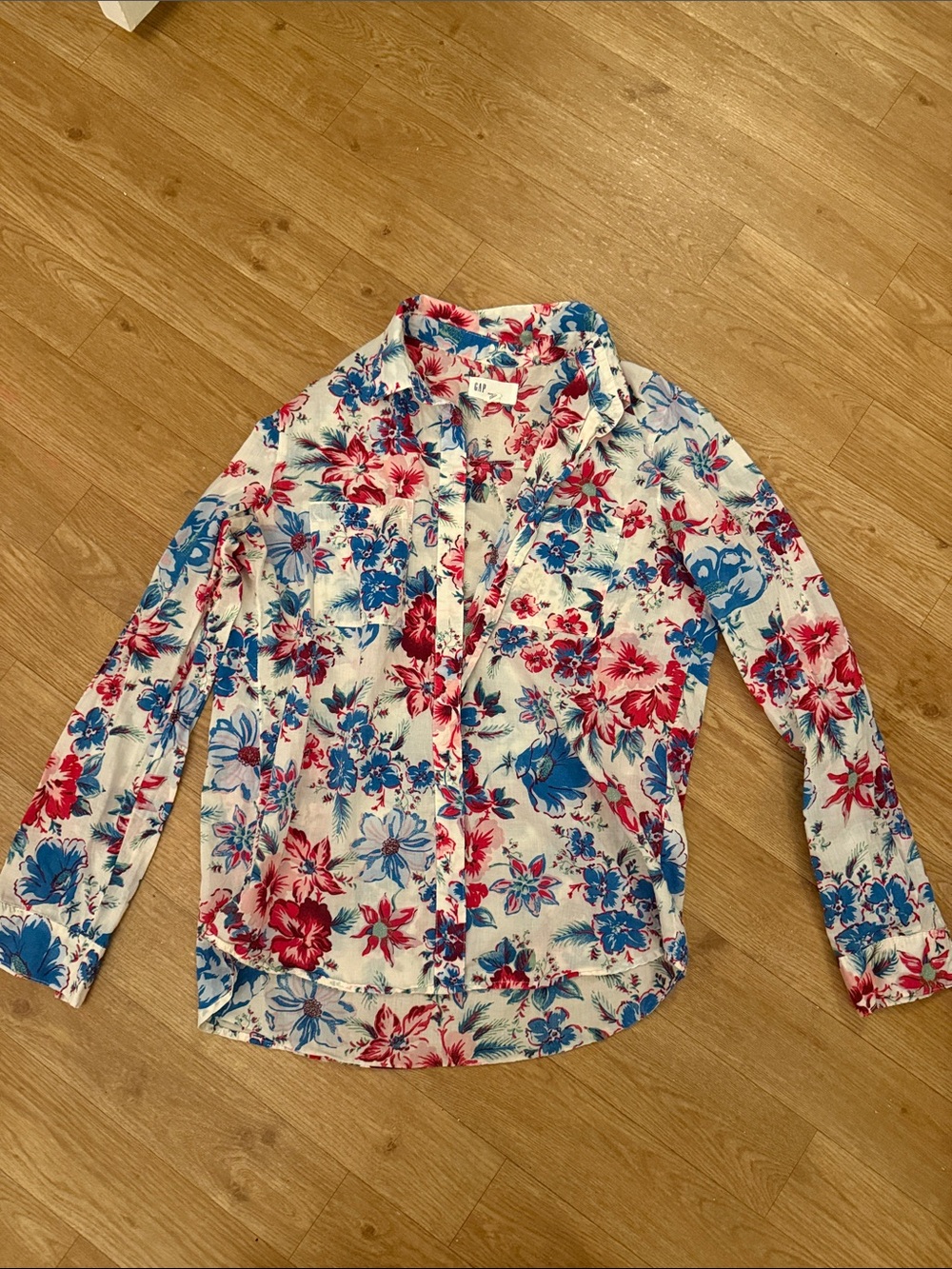 GAP Floral Button-Up Blouse in White with Pink & Blue Flowers